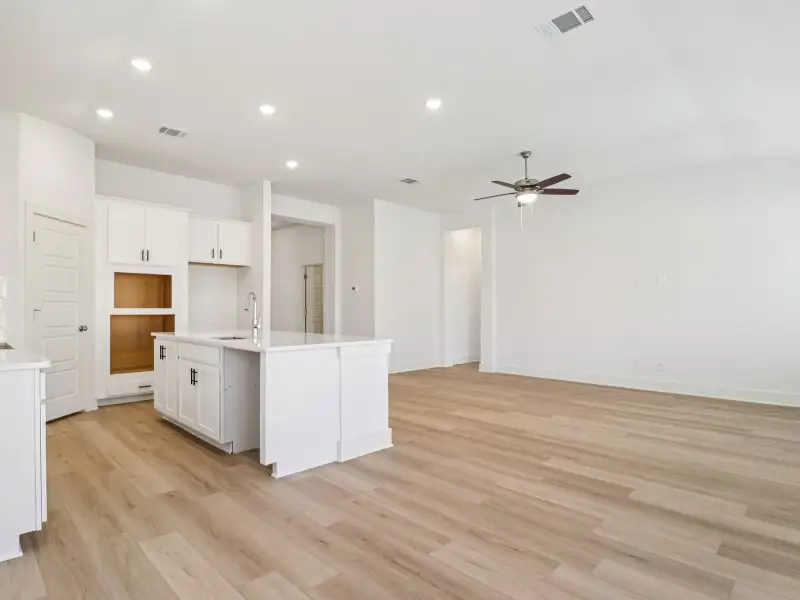 Spacious, unfurnished interior of a new home in Sagebrooke - Classic Series, San Antonio (Image 14).