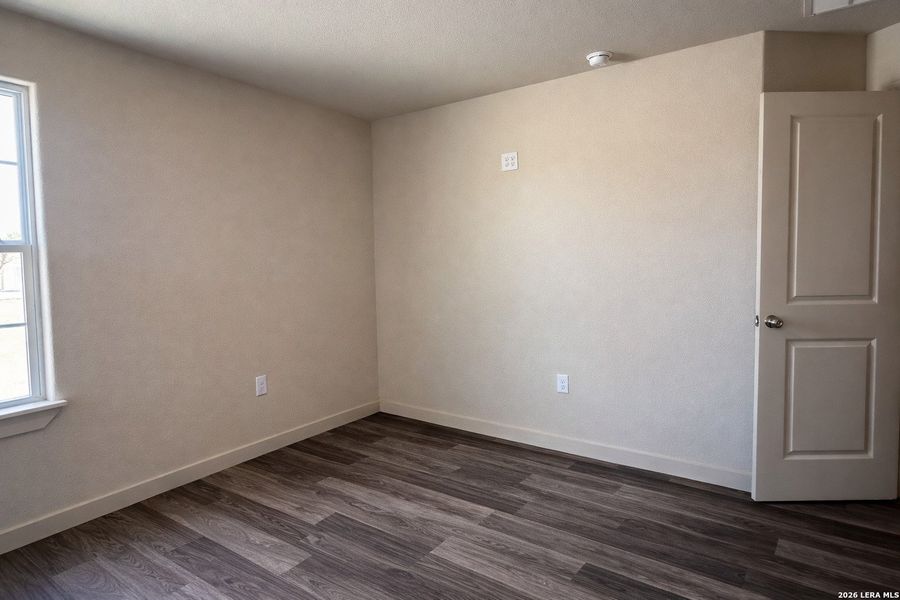 Spacious, unfurnished interior of a new home in , Floresville (Image 16).
