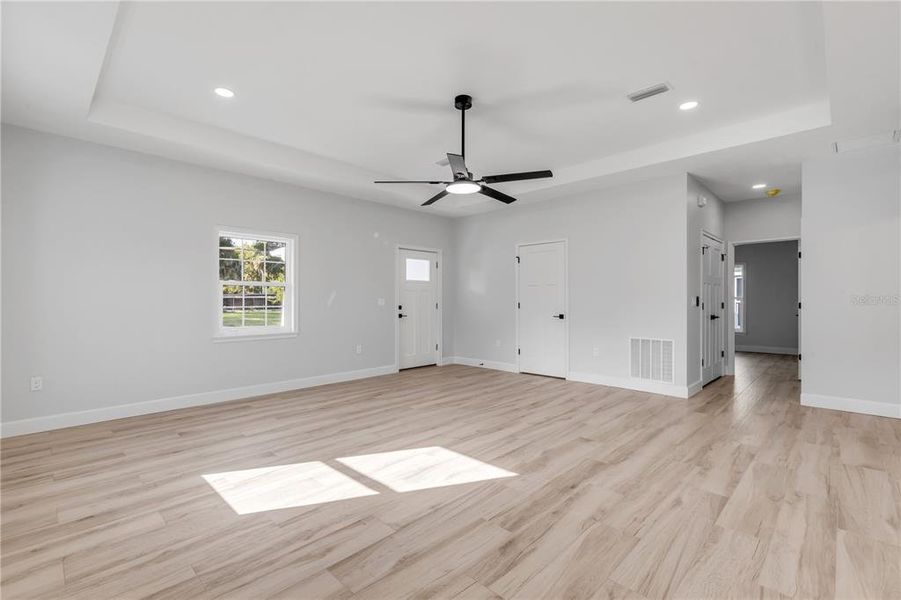 Spacious, unfurnished interior of a new home in , Oak Hill (Image 22).