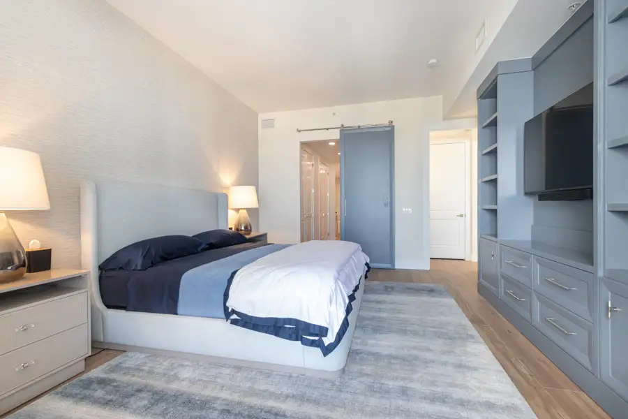 17 184 Lake Dr. Suite 200-6932 17 184 Lake Dr. Suite 200-6932