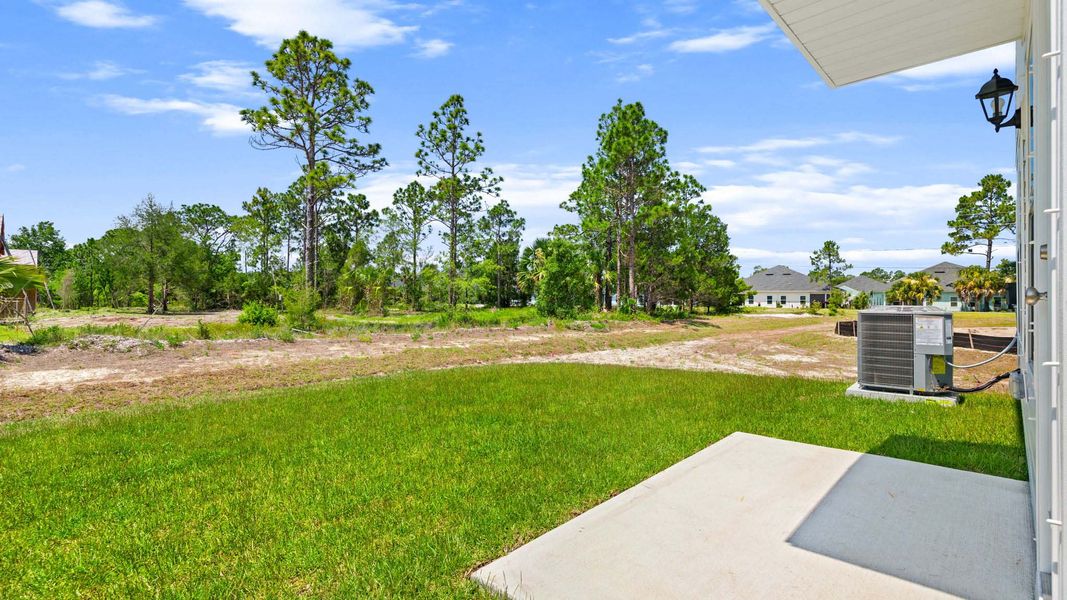 Representative exterior details of a home built from the The Alderbrook by D.R. Horton in Salt Pines, Port Saint Joe (Image 4).