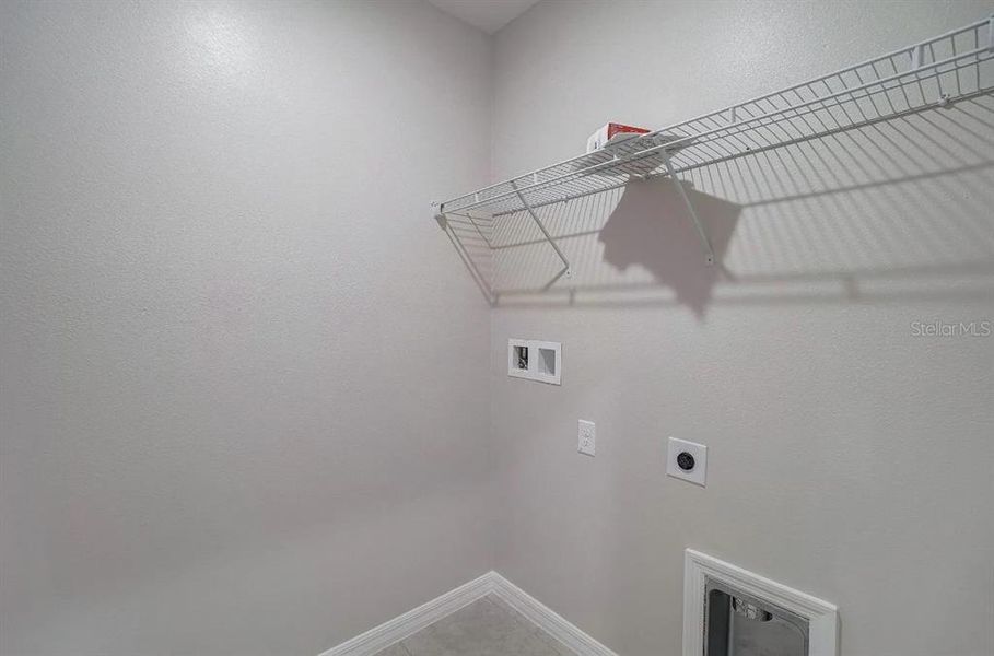 Spacious, unfurnished interior of a new home in Royal Highlands, Weeki Wachee (Image 20).