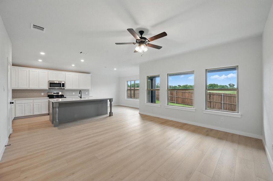 Representative unfurnished interior of a home built from the Essex by Cheldan Homes in Craftsmen's Corner, Cleburne (Image 42). Representative unfurnished interior of a home built from the Essex by Cheldan Homes in Craftsmen's Corner, Cleburne (Image 42).