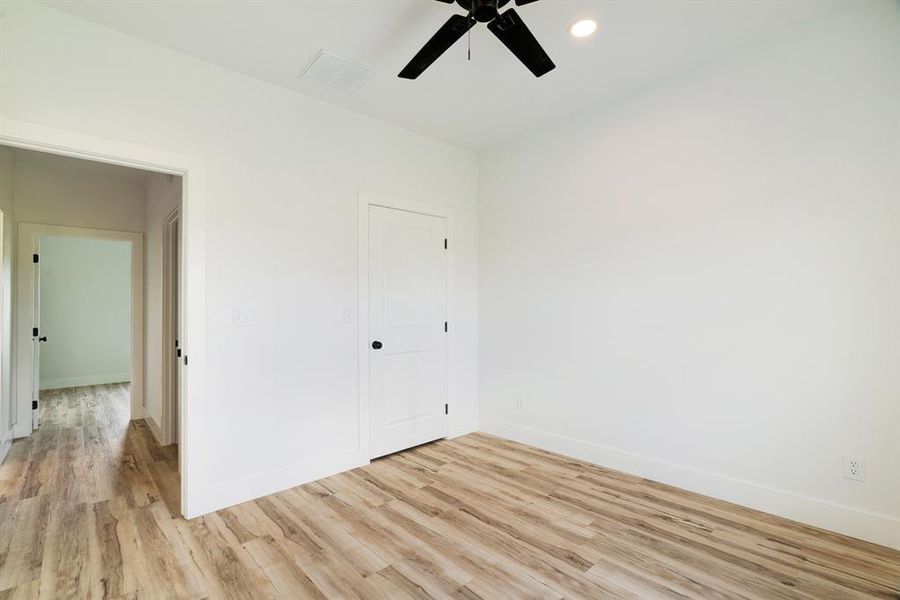 Spacious, unfurnished interior of a new home in , Sumner (Image 15).