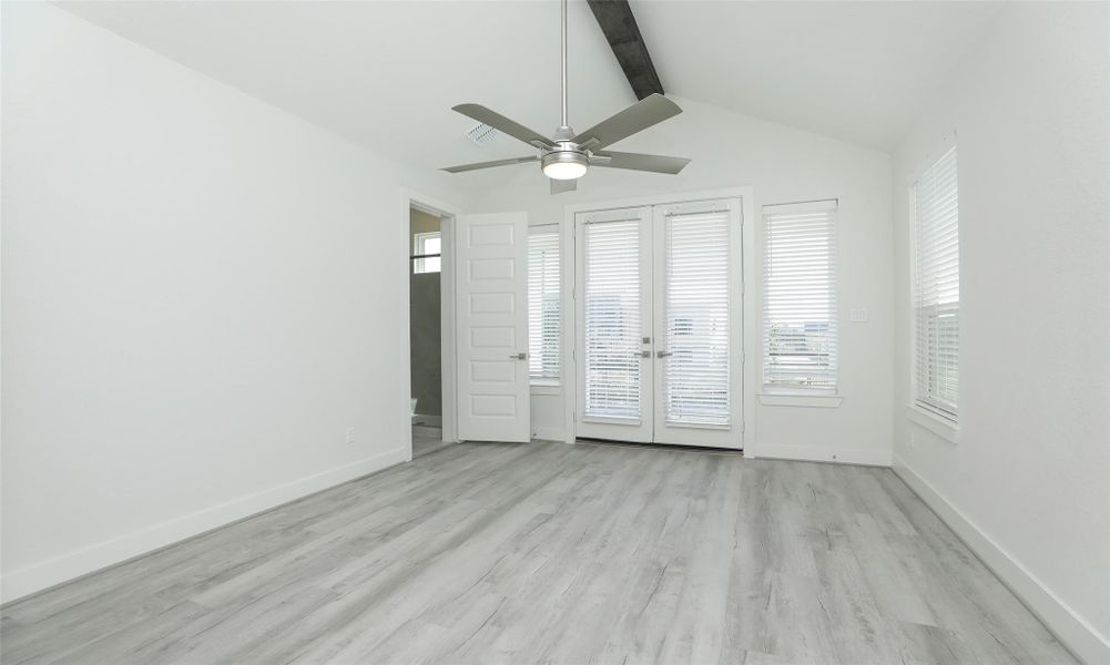 Spacious, unfurnished interior of a new home in Independence Heights, Houston (Image 17).