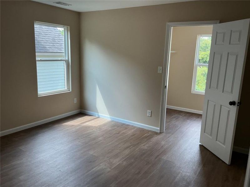 Spacious, unfurnished interior of a new home in , Gainesville (Image 19).