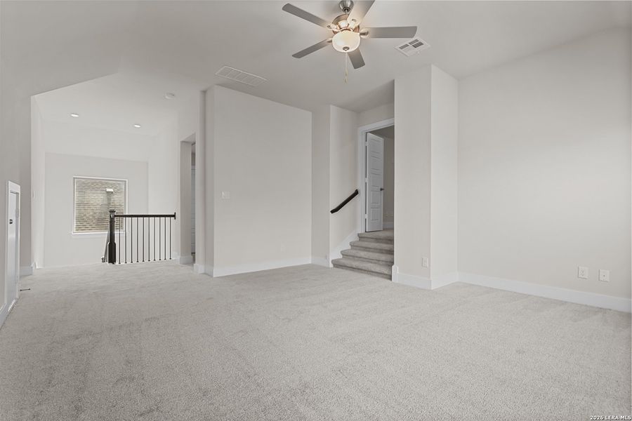 Spacious, unfurnished interior of a new home in Nopal Valley, San Antonio (Image 33).