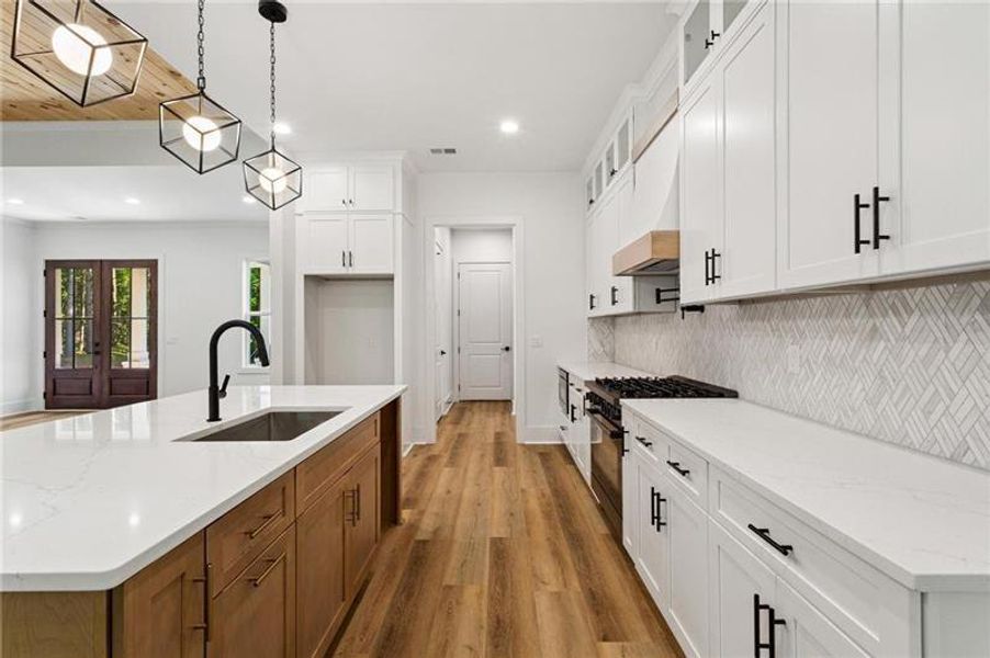 Furnished interior view inside a new home in , Jasper (Image 7).