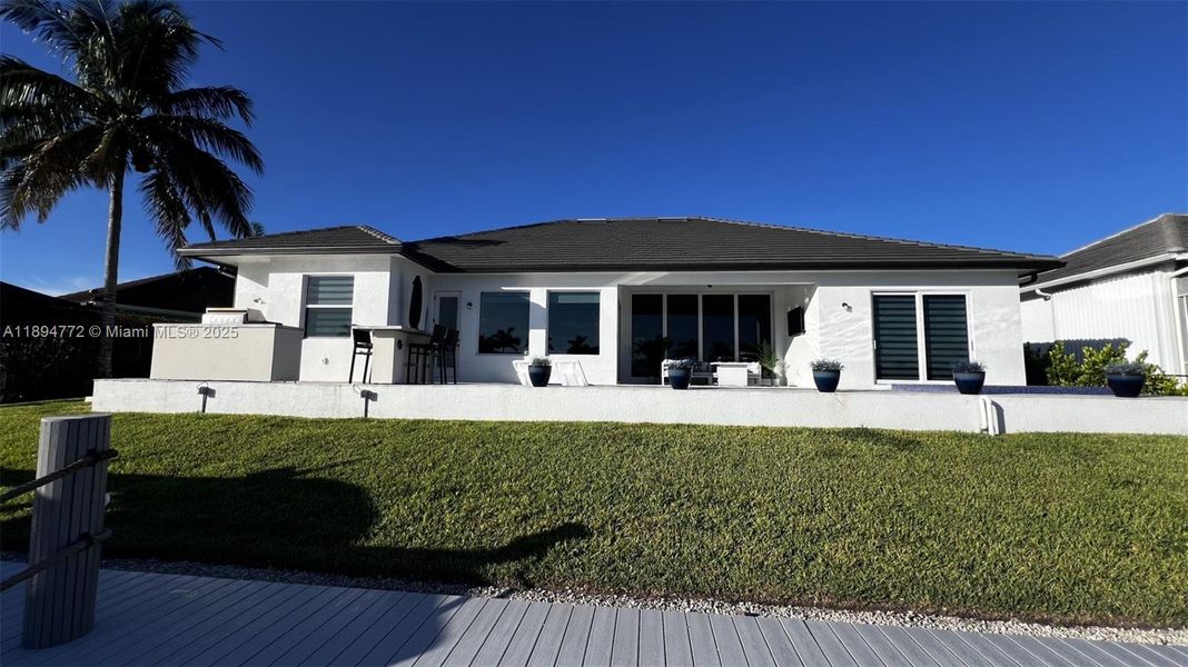 Exterior details and patio area of a home in , Marco Island (Image 1).