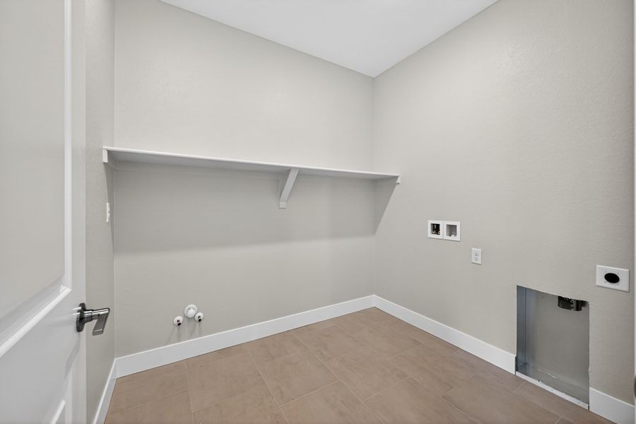 Spacious, unfurnished interior of a new home in Trailstone, Arvada (Image 28).
