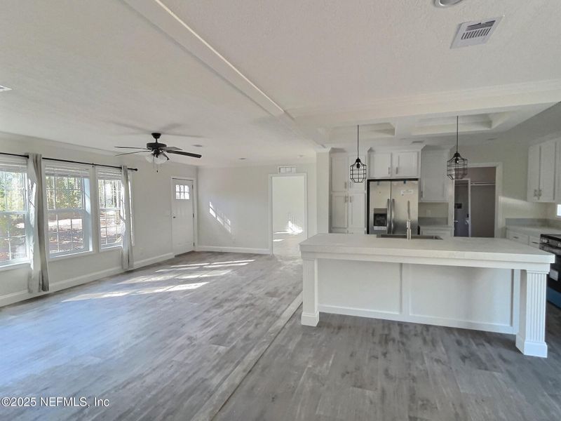 Spacious, unfurnished interior of a new home in , Palatka (Image 15).