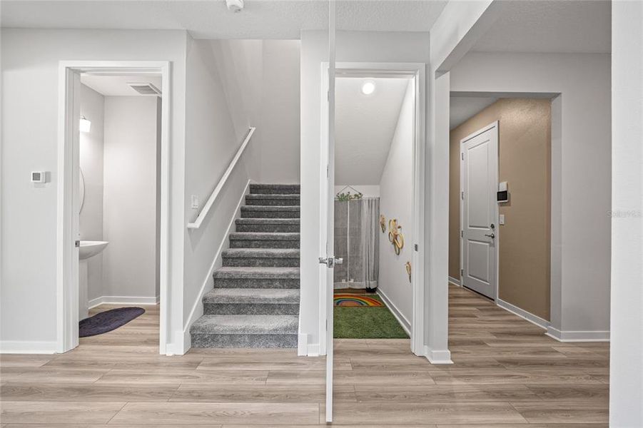 Spacious, unfurnished interior of a new home in , Ocala (Image 20).