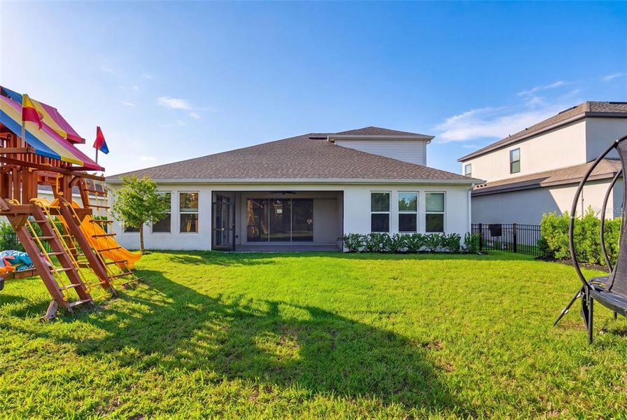 Exterior details and patio area of a home in , Bradenton (Image 33).