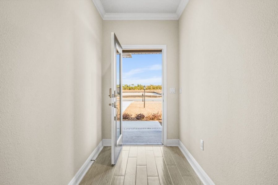 Spacious, unfurnished interior of a new home in Lake Merial, Panama City (Image 13).