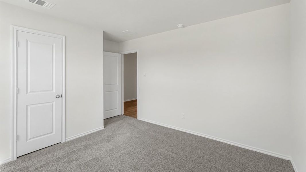 Spacious, unfurnished interior of a new home in Valor Farms, Royse City (Image 27).