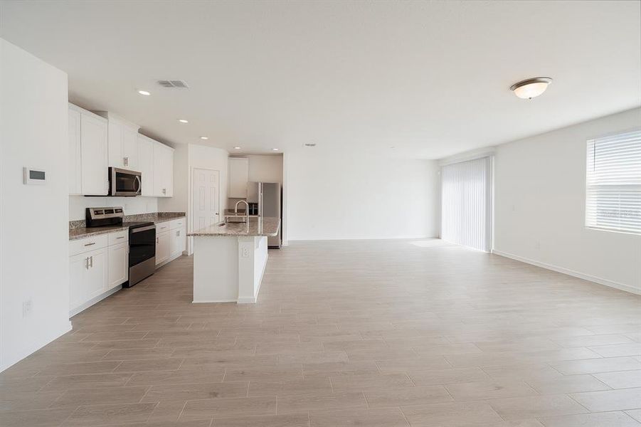 Spacious, unfurnished interior of a new home in Deer Run at Crosswinds, Davenport (Image 12).