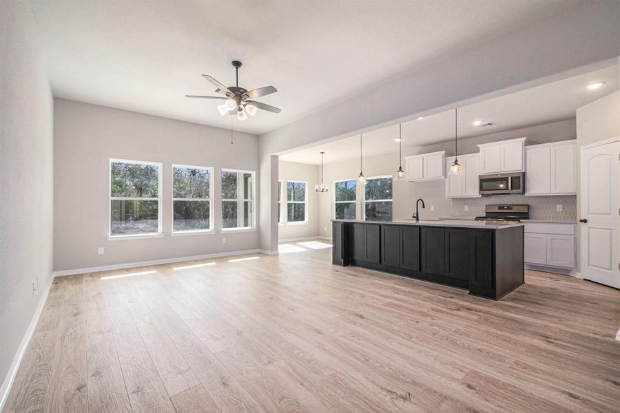 Image 16 of a home in Oakwood Ranch.