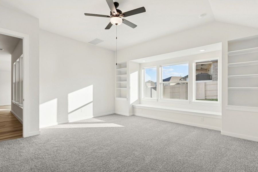 Spacious, unfurnished interior of a new home in The Colony, Bastrop (Image 24).
