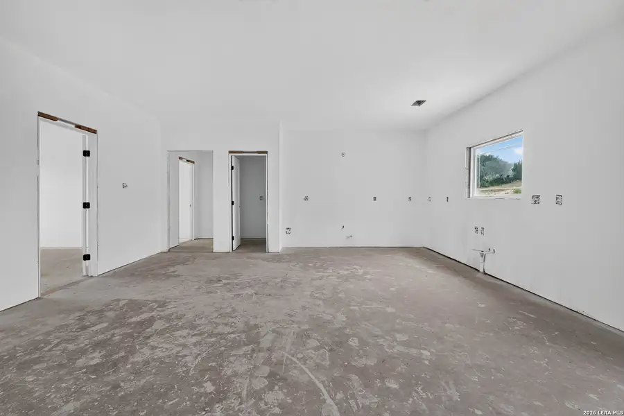 Spacious, unfurnished interior of a new home in , Marble Falls (Image 5).