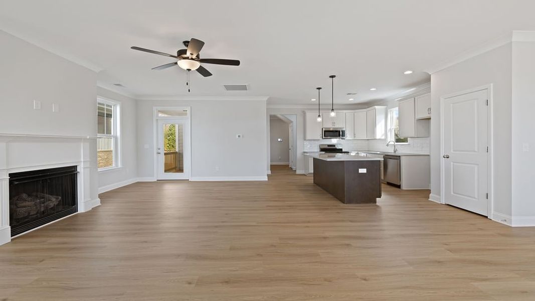 Spacious, unfurnished interior of a new home in Sunset Summits, Spartanburg (Image 12).