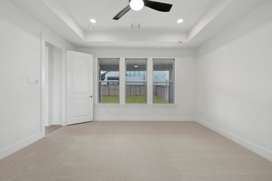 Spacious, unfurnished interior of a new home in Treeline, Justin (Image 25).