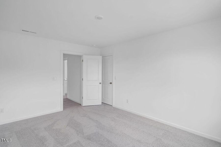 silverstone-bedford-lot-371-bedroom-01