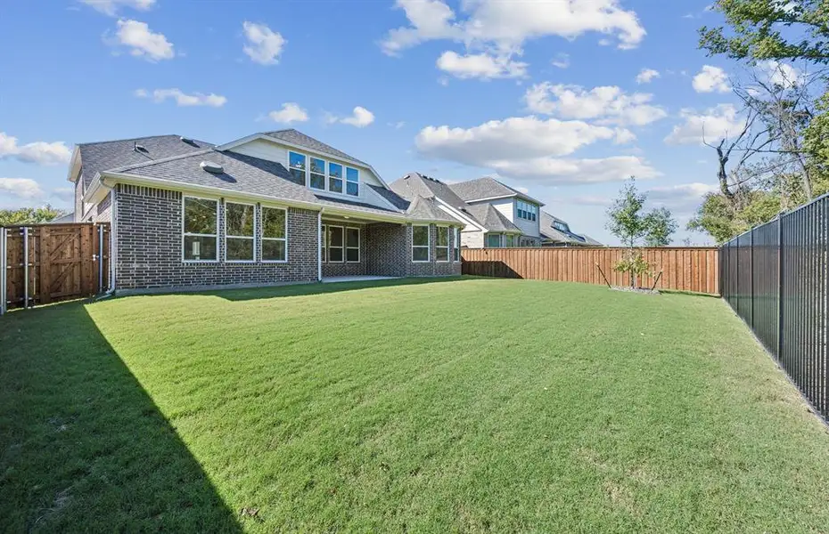Spacious, fenced-in backyard Spacious, fenced-in backyard