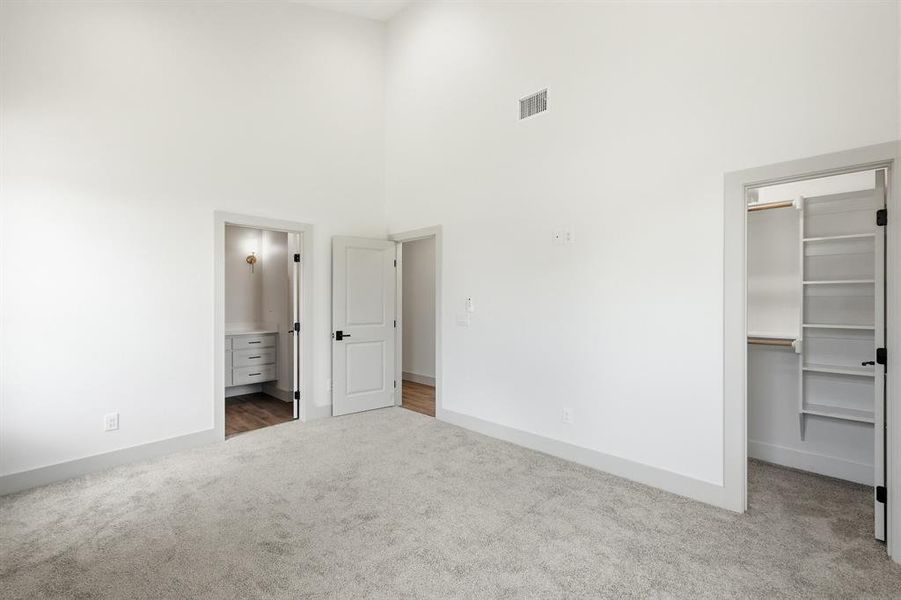 Spacious, unfurnished interior of a new home in , Bridgeport (Image 24).