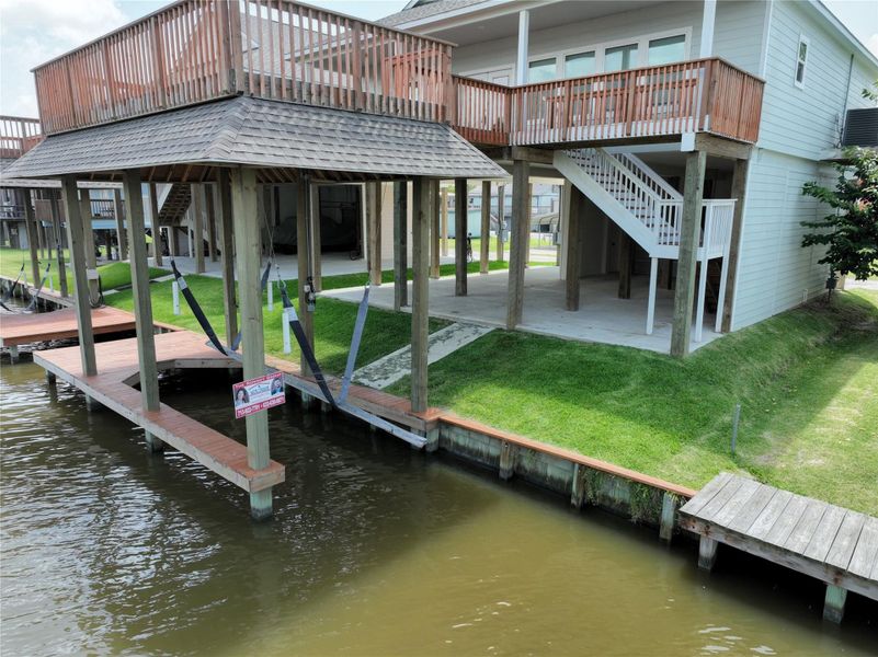 Exterior details and patio area of a home in , Bayou Vista (Image 25).