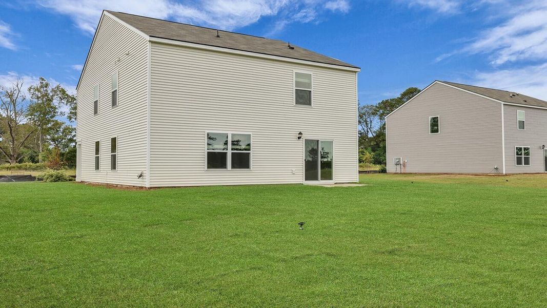 Exterior details and patio area of a home in Huggins Hill, Manning (Image 18).