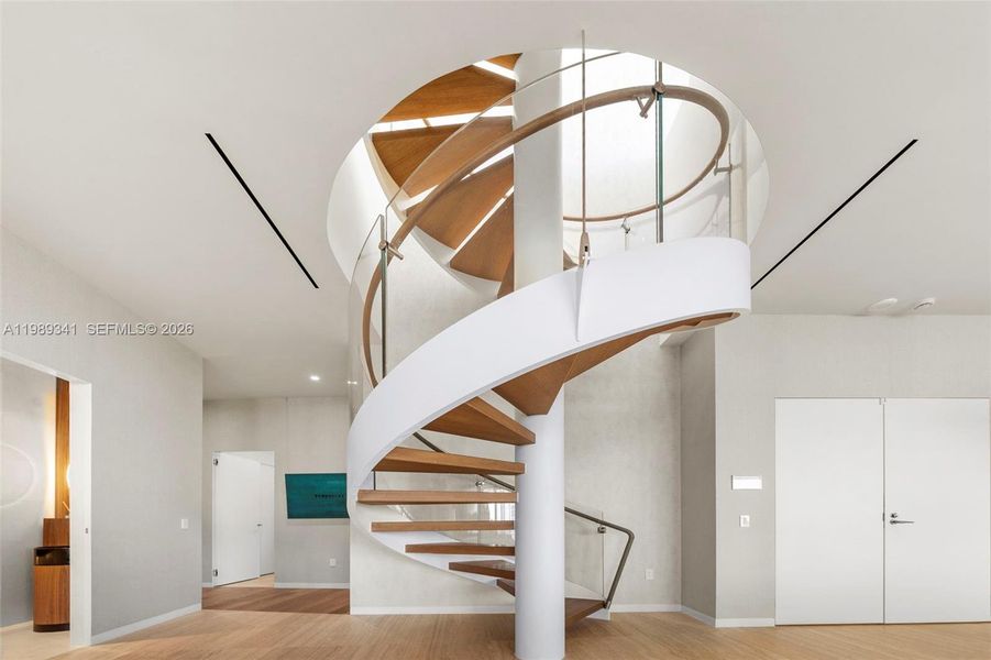 Spacious, unfurnished interior of a new home in , Miami (Image 24).