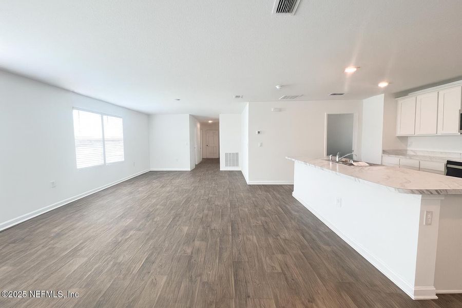 Spacious, unfurnished interior of a new home in The Arbors, Jacksonville (Image 14).