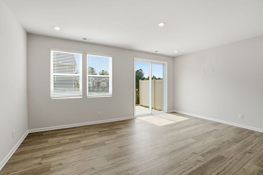 Spacious, unfurnished interior of a new home in Arbor Chase, Clover (Image 12).