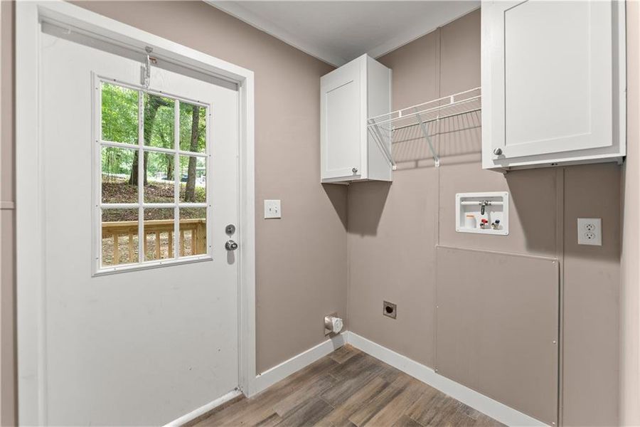 Spacious, unfurnished interior of a new home in , Homer (Image 29).
