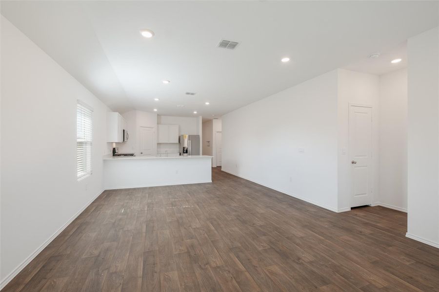 Spacious, unfurnished interior of a new home in Durango, Mustang Ridge (Image 21).