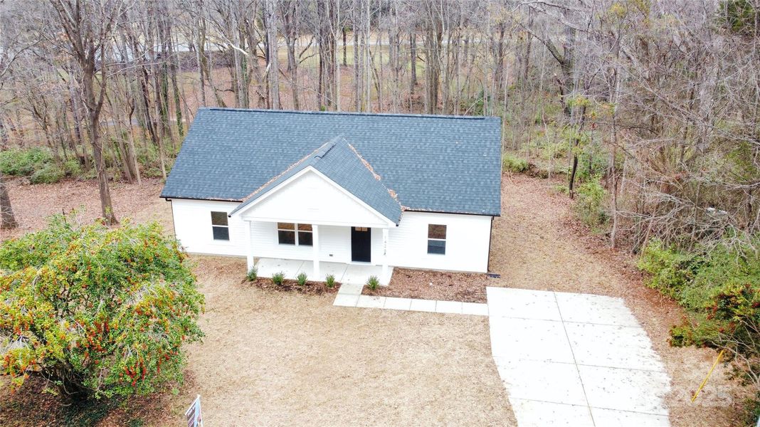 Image 6 of a home in . Image 6 of a home in .