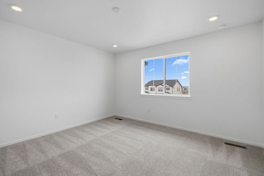 Spacious, unfurnished interior of a new home in Sky Ranch, Watkins (Image 14).