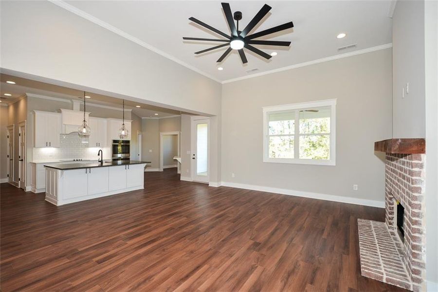Spacious, unfurnished interior of a new home in , Jasper (Image 21).