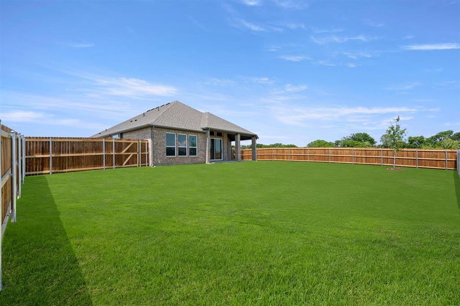Exterior details and patio area of a home in Oaks of North Grove, Waxahachie (Image 19). Exterior details and patio area of a home in Oaks of North Grove, Waxahachie (Image 19).