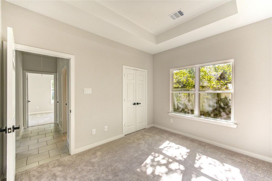 Spacious, unfurnished interior of a new home in , Navasota (Image 16).