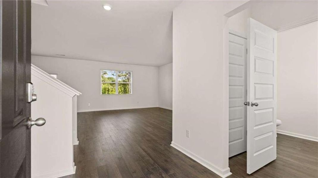 Spacious, unfurnished interior of a new home in Poplar Preserve, Newnan (Image 10).