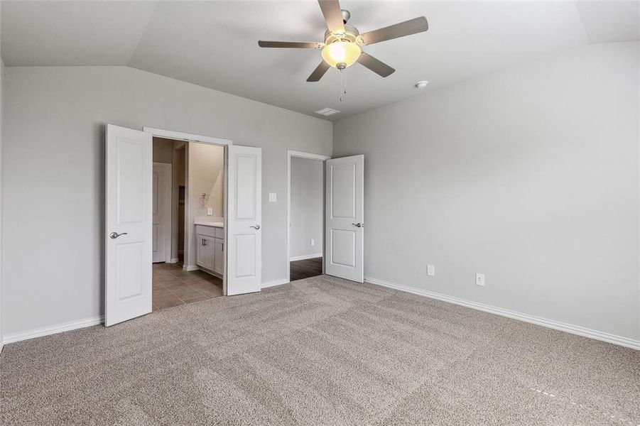 Spacious, unfurnished interior of a new home in Stratton Place, Greenville (Image 28).