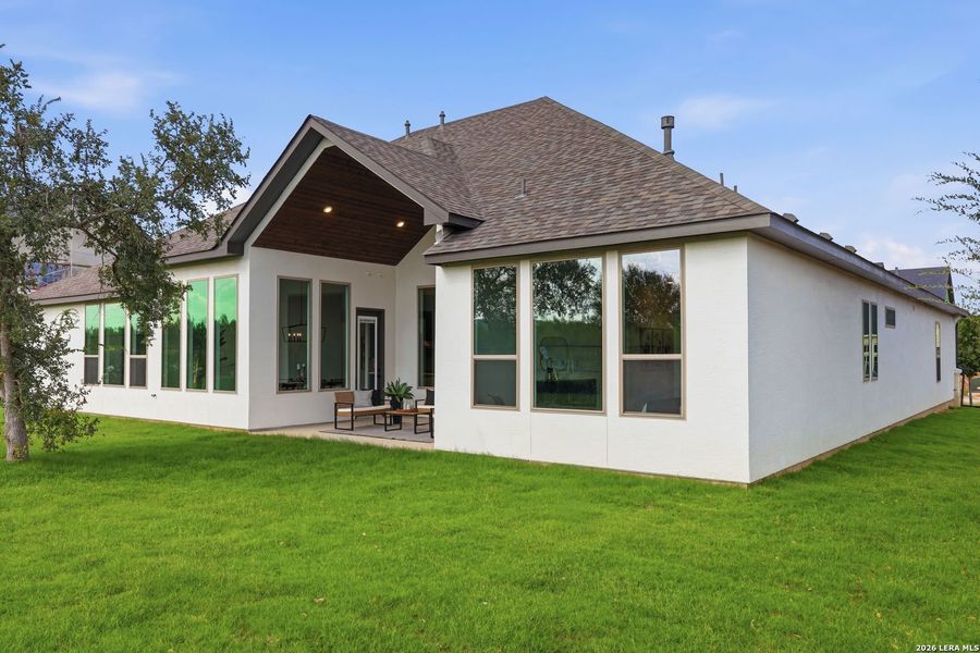 Exterior details and patio area of a home in Shavano Highlands, San Antonio (Image 3).