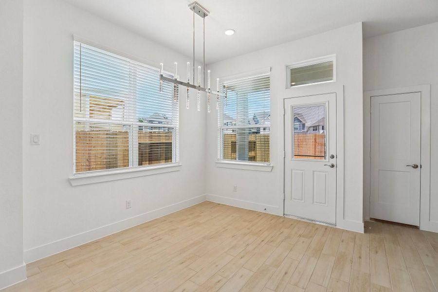 Spacious, unfurnished interior of a new home in Sienna 45', Missouri City (Image 23).
