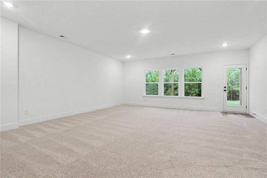 Spacious, unfurnished interior of a new home in Thunder Ridge, Dawsonville (Image 24).