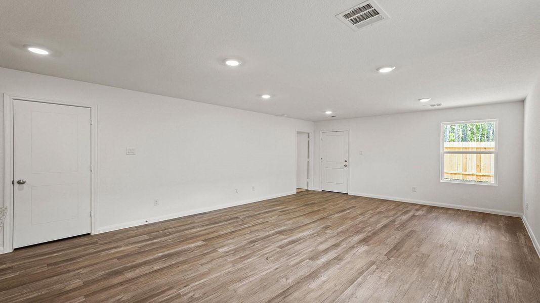 Spacious, unfurnished interior of a new home in McCrorey Trails, Conroe (Image 17).