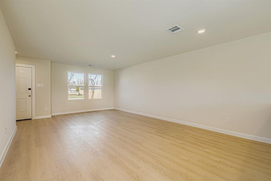 Spacious, unfurnished interior of a new home in Middlefield Village, Dallas (Image 26). Spacious, unfurnished interior of a new home in Middlefield Village, Dallas (Image 26).