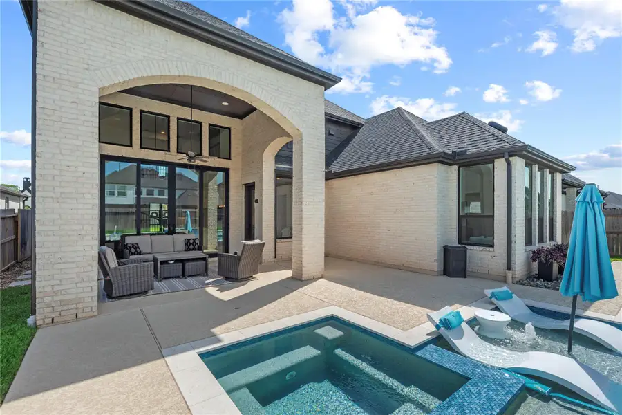 Exterior details and patio area of a home in Sienna, Missouri City (Image 26).
