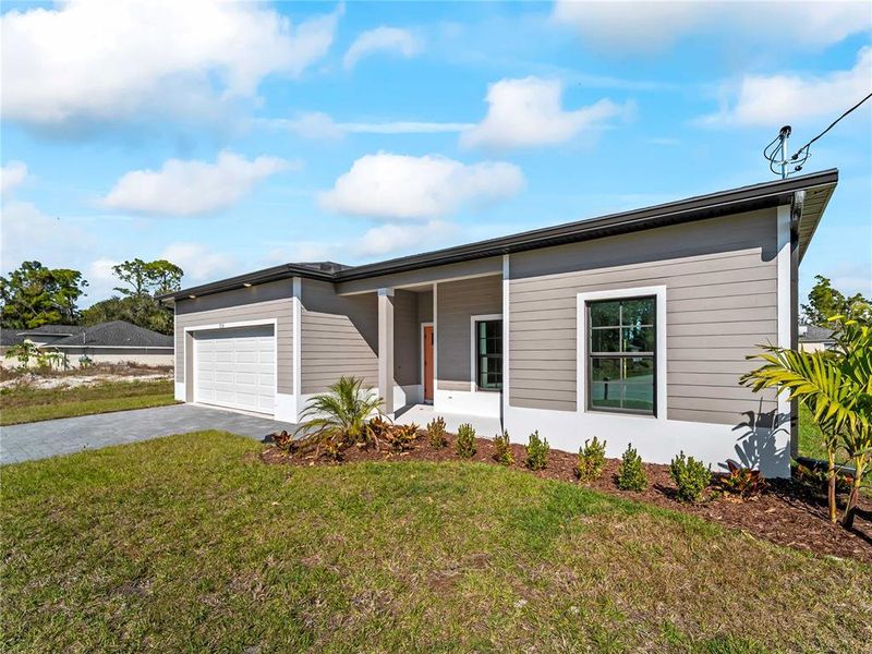 Exterior details and patio area of a home in , North Port (Image 3).