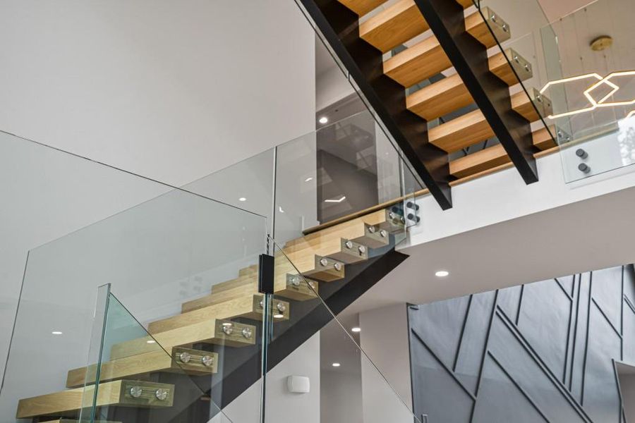 Image 84 of a home in .